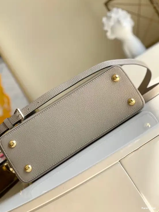 LOUIS CAPUCINES VUITTON MM 0524